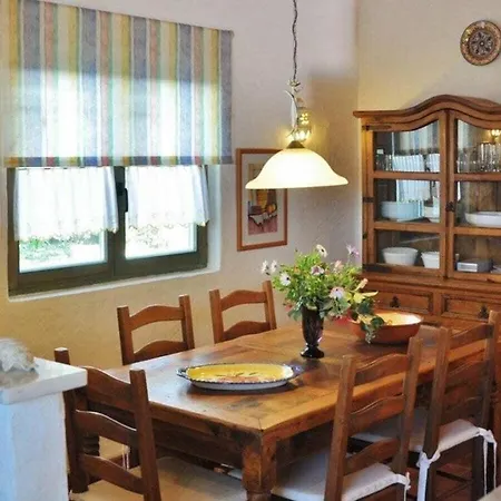 With 3 Bedrooms بيت للعطل