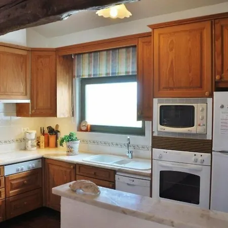 With 3 Bedrooms بيت للعطل