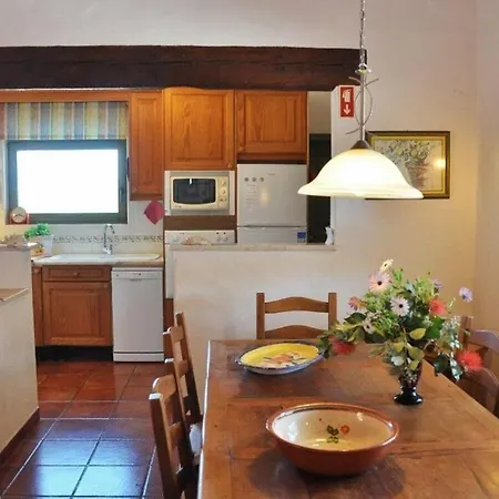 With 3 Bedrooms Luz