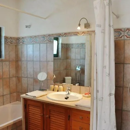 With 3 Bedrooms * Luz