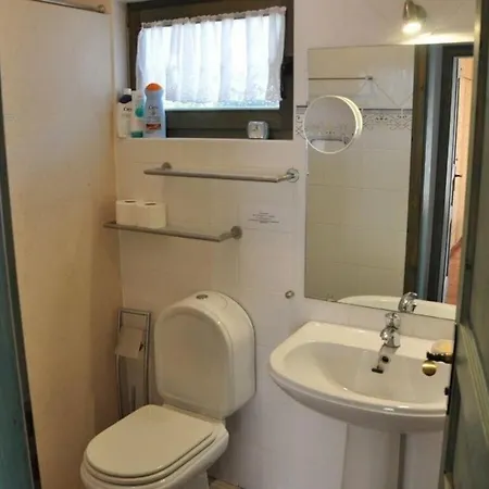 With 3 Bedrooms بيت للعطل
